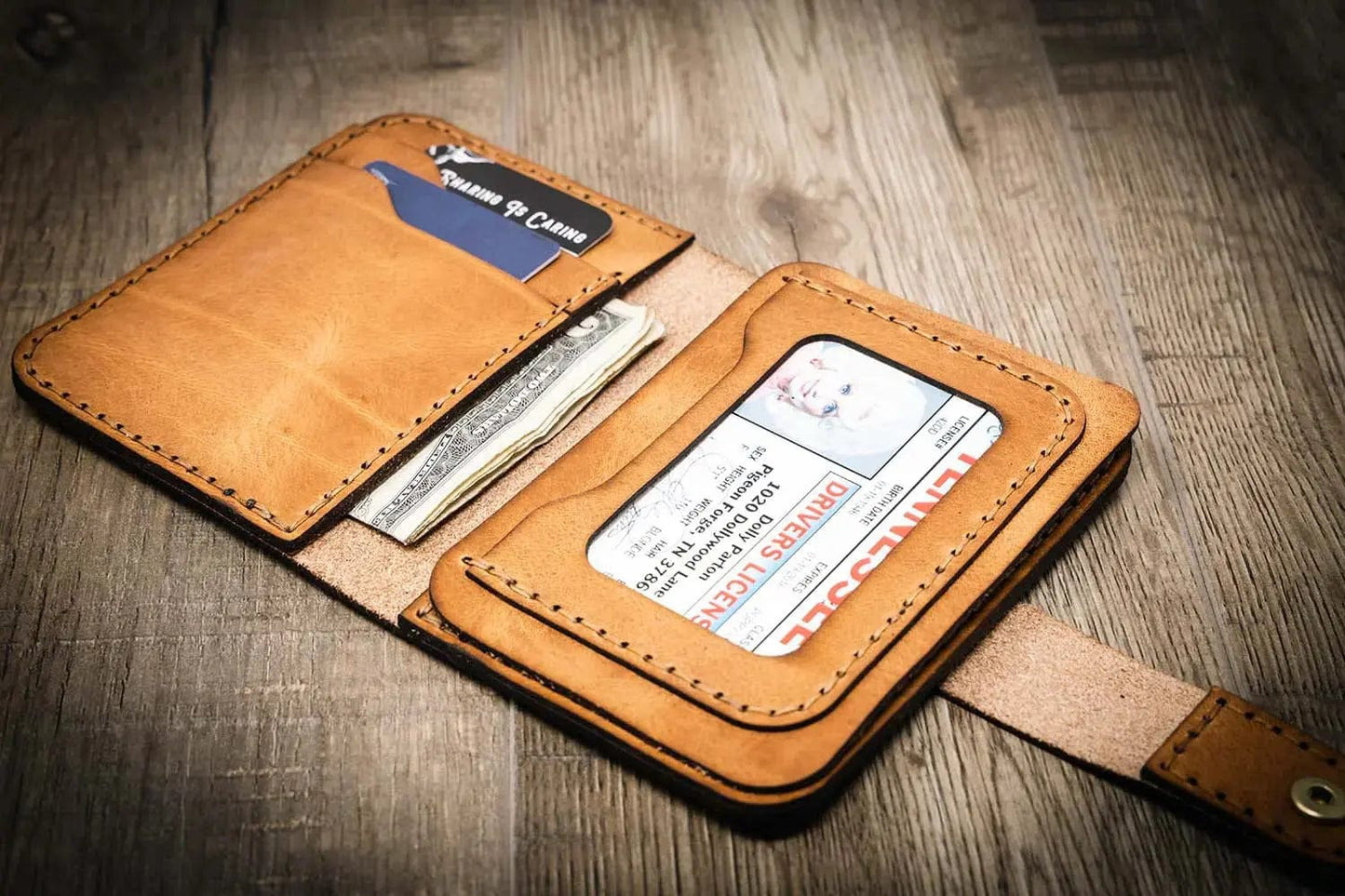Badge Vertical Wallet - Saddle Tan