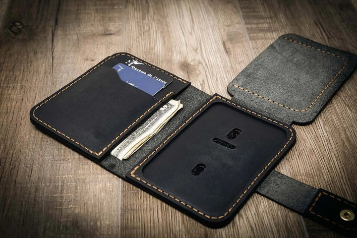 Badge Vertical Wallet - Black