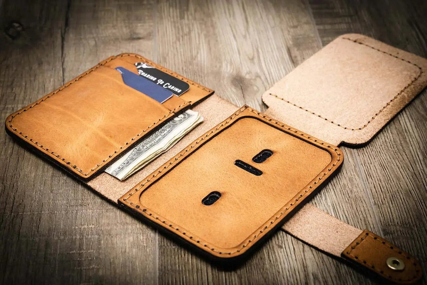 Badge Vertical Wallet - Saddle Tan