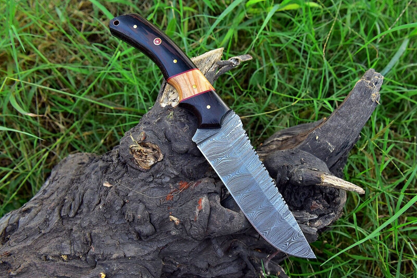 Custom Handmade Skinning Knife – Damascus Steel, Buffalo Horn & Olive Wood Handle