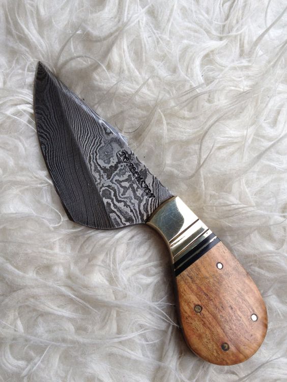 Custom Handmade Damascus Skinning Knife – 3" Blade with Rosewood Handle