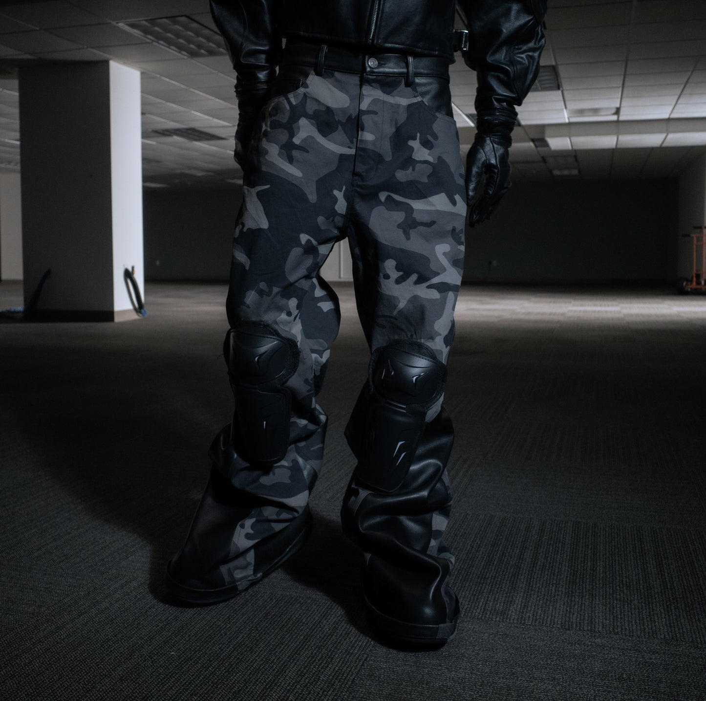 BL MUDCAMO FLARED LEATHER PANT